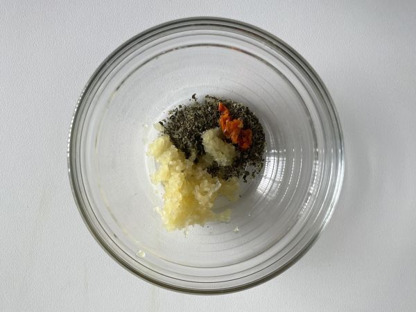 Chimichurri-kastike: täydellinen lisuke paistiin ja grillijuhliin. - Valmistelu askel 2