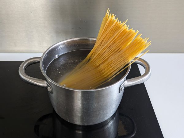 Pasta kesäkurpitsankukkien, ricotan ja pistaasipähkinöiden kera - Valmistelu askel 1
