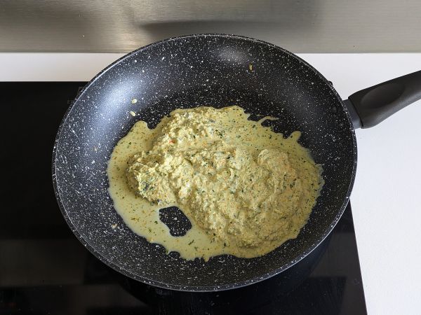 Pasta kesäkurpitsankukkien, ricotan ja pistaasipähkinöiden kera - Valmistelu askel 5