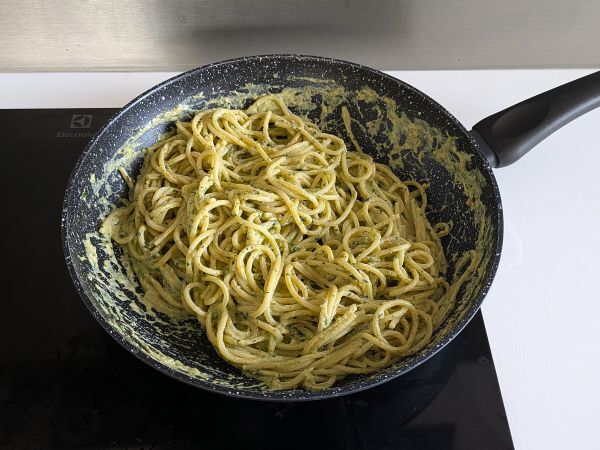 Pasta kesäkurpitsankukkien, ricotan ja pistaasipähkinöiden kera - Valmistelu askel 6