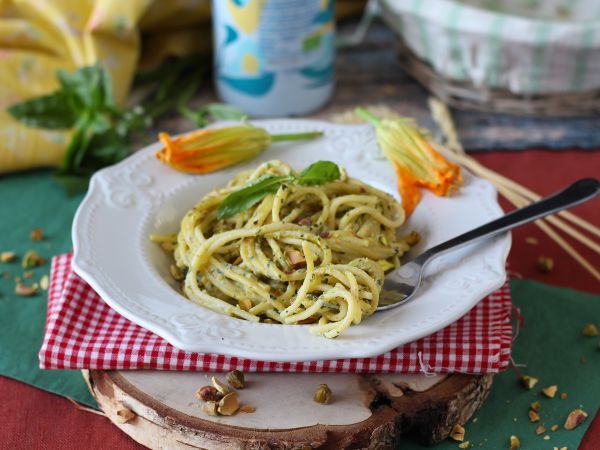 Pasta kesäkurpitsankukkien, ricotan ja pistaasipähkinöiden kera - Valmistelu askel 7