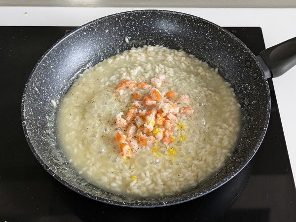 Katkarapu- ja sitruunarisotto: tyylikäs ja helppo ensimmäinen ruokalaji - Valmistelu askel 6