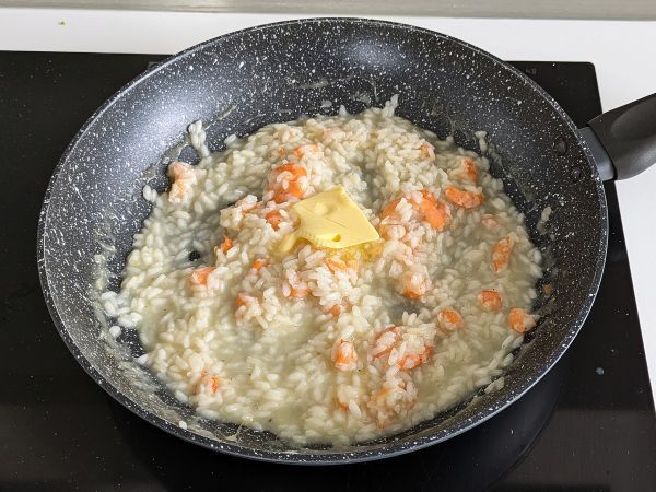 Katkarapu- ja sitruunarisotto: tyylikäs ja helppo ensimmäinen ruokalaji - Valmistelu askel 7