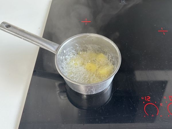 Rapeat tonnikalakakut Air Fryerissa: vastustamaton alkupala! - Valmistelu askel 1