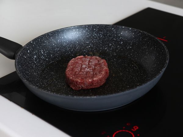 Miten keittää pikanuudeleita? Nopea resepti naudanlihaa ja sieniä! - Valmistelu askel 1