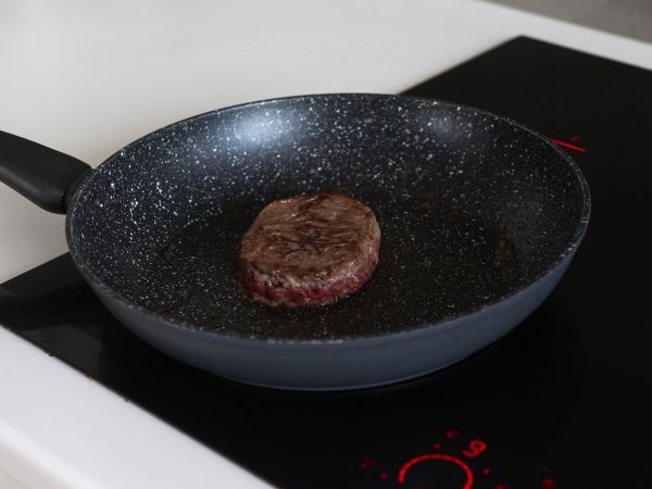 Miten keittää pikanuudeleita? Nopea resepti naudanlihaa ja sieniä! - Valmistelu askel 5