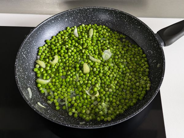 Herneitä ja fetaa sisältäviä lihapullia ilmakeittimessä: maukkaita ja erittäin nopeita valmistaa! - Valmistelu askel 2
