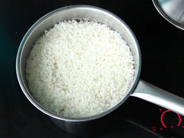 Tonnikala onigiri, pieni japanilainen kolmionmuotoinen riisivoileipä - おにぎり - Valmistelu askel 2