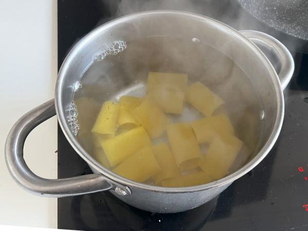 Ricotta- ja basilika-kermapasta - Valmistelu askel 1