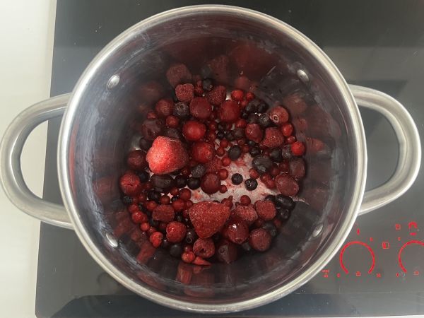 Terveellistä hilloa marjoilla ja chia-siemenillä - Valmistelu askel 1