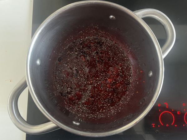 Terveellistä hilloa marjoilla ja chia-siemenillä - Valmistelu askel 2