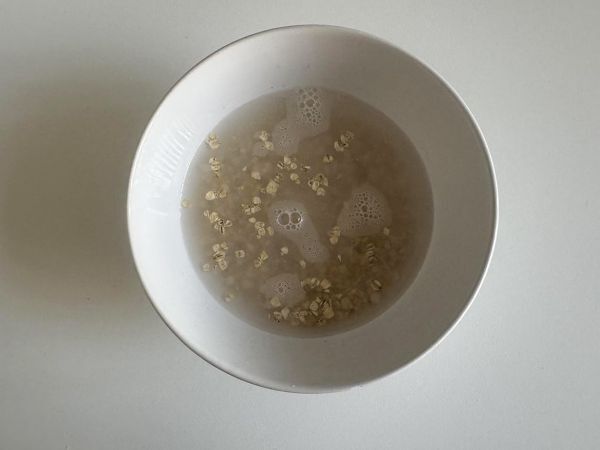 Yön yli kaura punaisia hedelmiä ja suklaata, terveellinen ja täyttävä aamiainen! - Valmistelu askel 1