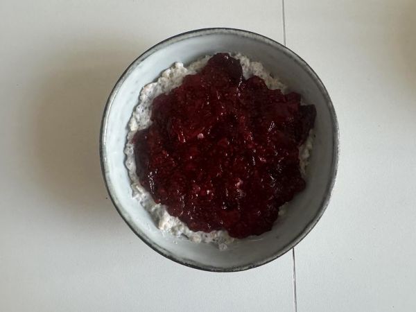 Yön yli kaura punaisia hedelmiä ja suklaata, terveellinen ja täyttävä aamiainen! - Valmistelu askel 5