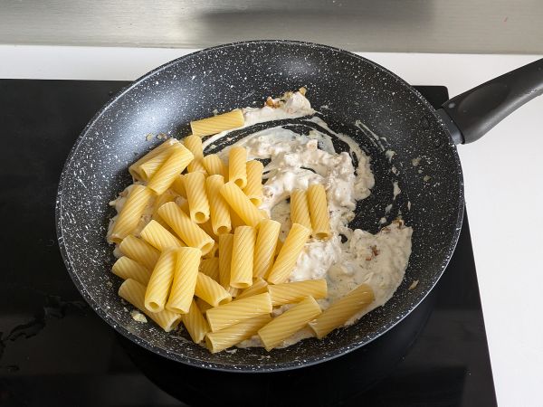 Ricotta- ja saksanpähkinäpasta: kermaista ja rapeaa - Valmistelu askel 6