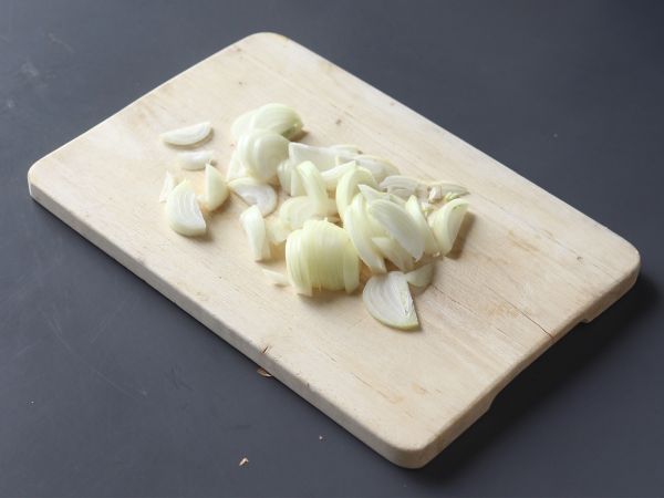 Tartiflette-tyylinen täytetty siilileipä - Valmistelu askel 1