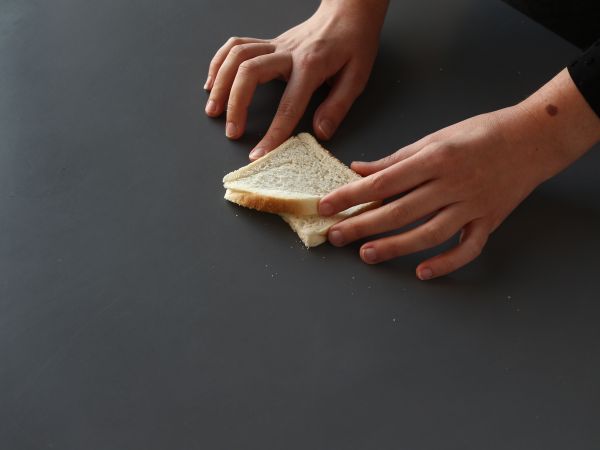 Valkosipulileipä tähtityyliin paahtoleivällä - Valmistelu askel 3