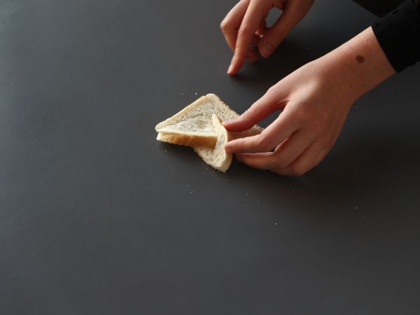 Valkosipulileipä tähtityyliin paahtoleivällä - Valmistelu askel 4