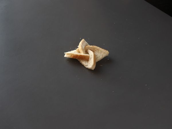 Valkosipulileipä tähtityyliin paahtoleivällä - Valmistelu askel 6
