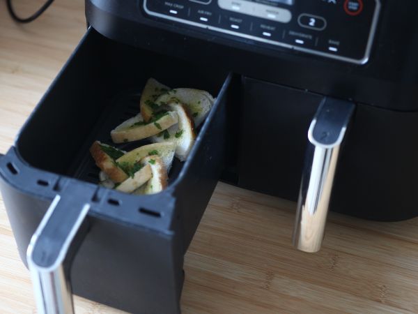 Valkosipulileipä tähtityyliin paahtoleivällä - Valmistelu askel 10