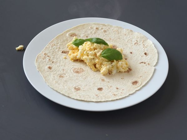 Pehmeä ja superproteiinipitoinen muna-feta-wrap - Valmistelu askel 6