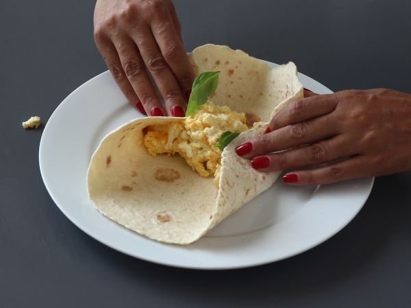 Pehmeä ja superproteiinipitoinen muna-feta-wrap - Valmistelu askel 7
