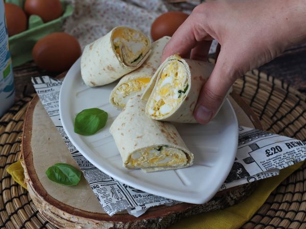 Pehmeä ja superproteiinipitoinen muna-feta-wrap - Valmistelu askel 8