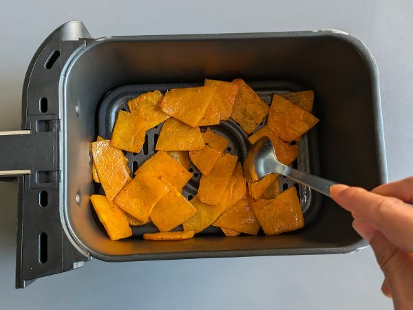 Kurpitsasipsejä ilmakeittimessä: kevyet ja maukkaat - Valmistelu askel 5