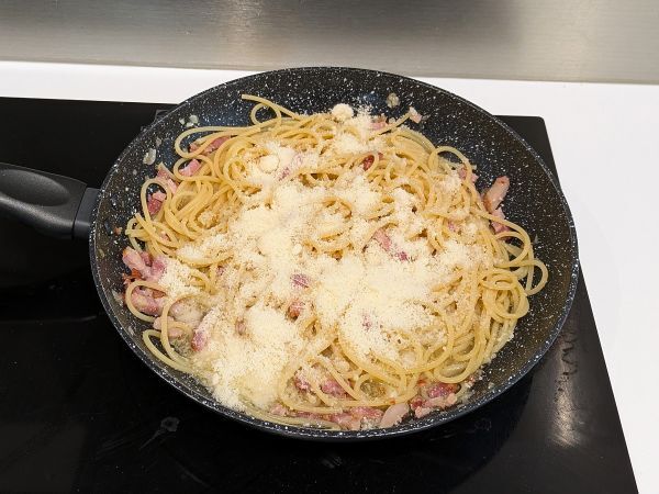 Pasta pekonilla: helppoa, halpaa ja kermaista - Valmistelu askel 5