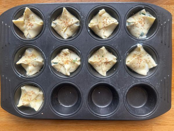 Mini pinaatti- ja vuohenjuustoleivonnaiset - Valmistelu askel 9
