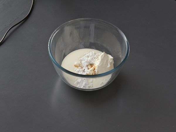 Hedelmä-, suklaa- ja kermavaahtovohvelit - Valmistelu askel 5