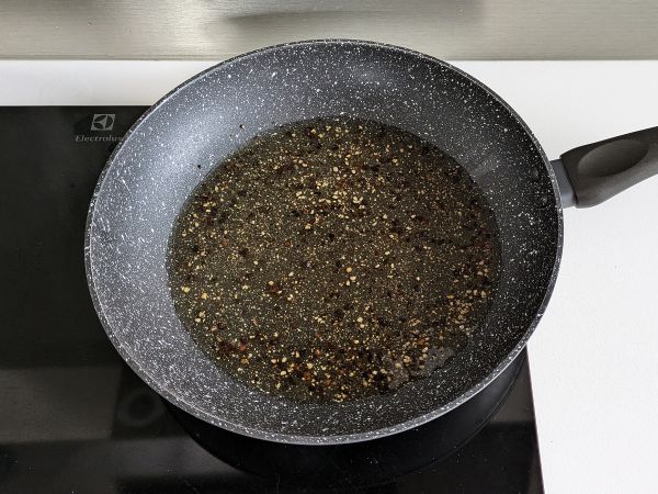 Spagetti cacio e pepe: 3 ainesosaa, makuräjähdys! - Valmistelu askel 3