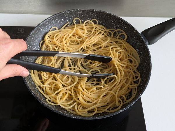 Spagetti cacio e pepe: 3 ainesosaa, makuräjähdys! - Valmistelu askel 6
