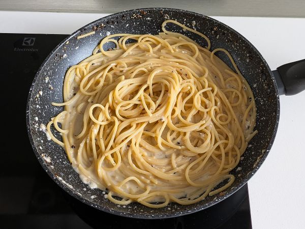 Spagetti cacio e pepe: 3 ainesosaa, makuräjähdys! - Valmistelu askel 9