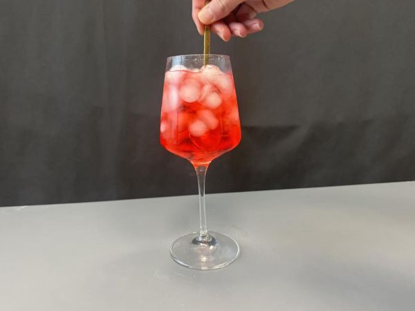 Alkoholiton Martini Tonic, raikas ja hedelmäinen cocktail! - Valmistelu askel 4