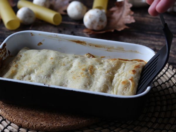 Cannelloni sienet ja makkara: runsas ja maukas ensimmäinen ruokalaji. - Valmistelu askel 13