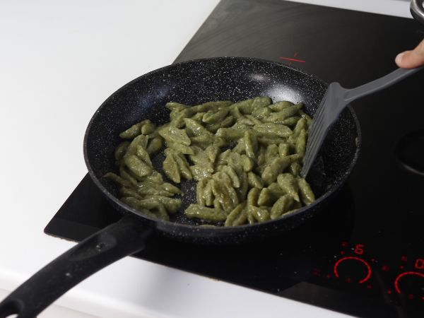 Superhelppo parsakaalipasta, joka saa lapset innostumaan vihanneksista - Valmistelu askel 9