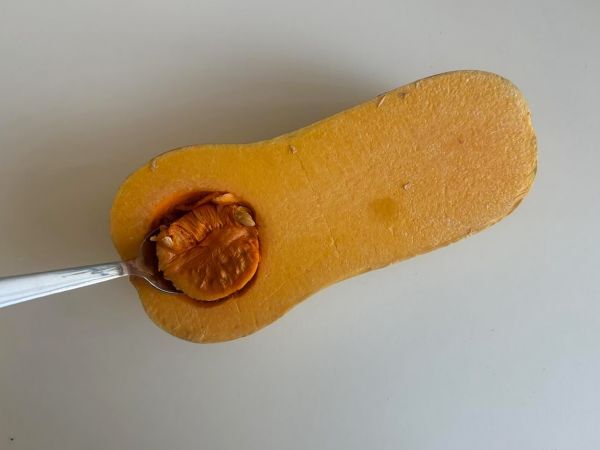 Tuoretta butternut-pastaa vain 2 ainesosasta - Valmistelu askel 1