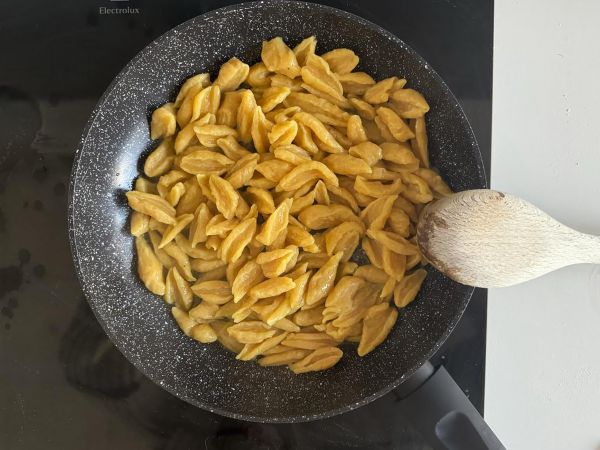 Tuoretta butternut-pastaa vain 2 ainesosasta - Valmistelu askel 8