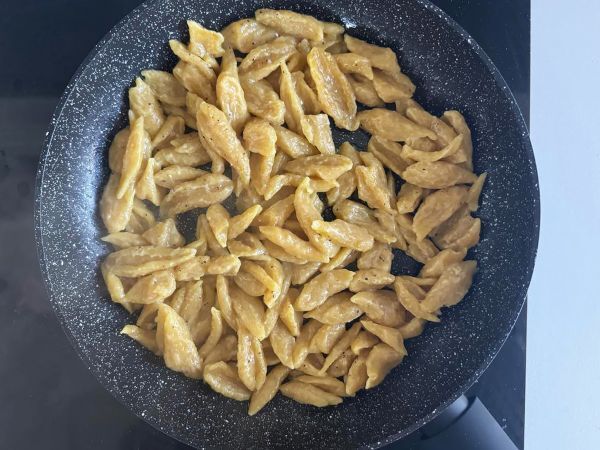 Tuoretta butternut-pastaa vain 2 ainesosasta - Valmistelu askel 9