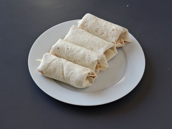 Mitä tehdä tortillojen kanssa? Gourmet-ruoka jaettavaksi, jossa on pizzan makua! - Valmistelu askel 6