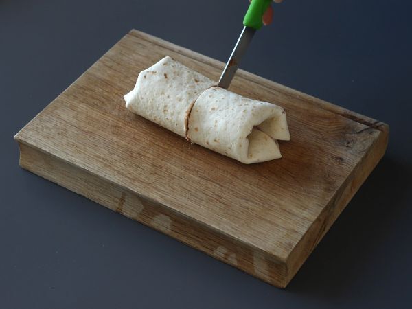 Mitä tehdä tortillojen kanssa? Gourmet-ruoka jaettavaksi, jossa on pizzan makua! - Valmistelu askel 7
