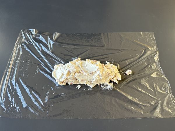 Tuorejuustosalami aprikooseilla ja manteleilla: täydellinen juhlapurtava! - Valmistelu askel 2