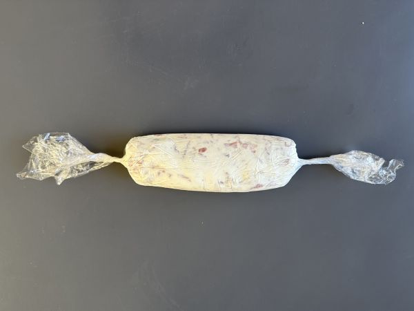 Tuorejuustosalami aprikooseilla ja manteleilla: täydellinen juhlapurtava! - Valmistelu askel 3