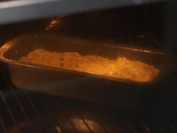 Kinkku-, oliivi- ja aurinkokuivattujen tomaattien kakku skyrin kanssa - Valmistelu askel 5