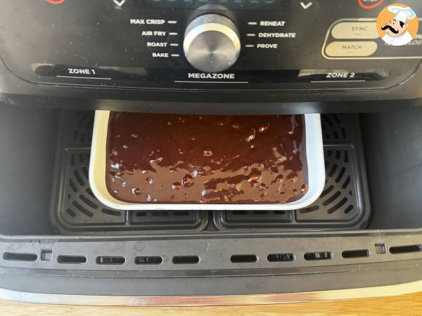 Suklaa- ja saksanpähkinäbrownie Air Fryerissa - Valmistelu askel 7