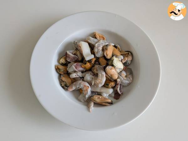 Pakastettu äyriäisrisotto: ihanteellinen ratkaisu nopeaan ja maukkaaseen ruokaan. - Valmistelu askel 2