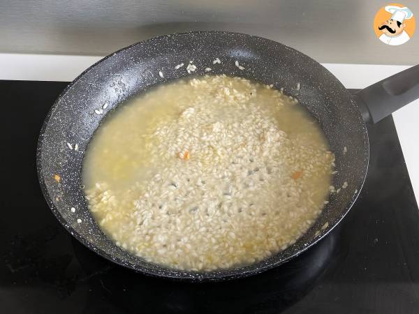 Pakastettu äyriäisrisotto: ihanteellinen ratkaisu nopeaan ja maukkaaseen ruokaan. - Valmistelu askel 6