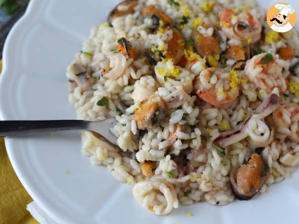 Pakastettu äyriäisrisotto: ihanteellinen ratkaisu nopeaan ja maukkaaseen ruokaan. - Valmistelu askel 10