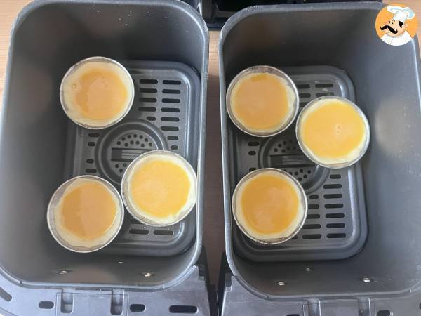 Pastéis de nata ilmakeittimessä. Nopea ja helppo resepti perinteiseen portugalilaiseen makeaan. - Valmistelu askel 7