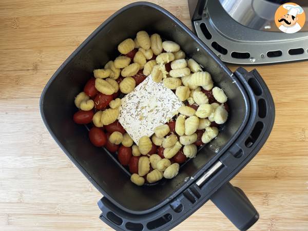 Airfryerilla paistetut feta-gnocchit, super nopea ruokalaji kirsikkatomaateilla ja fetalla! - Valmistelu askel 3